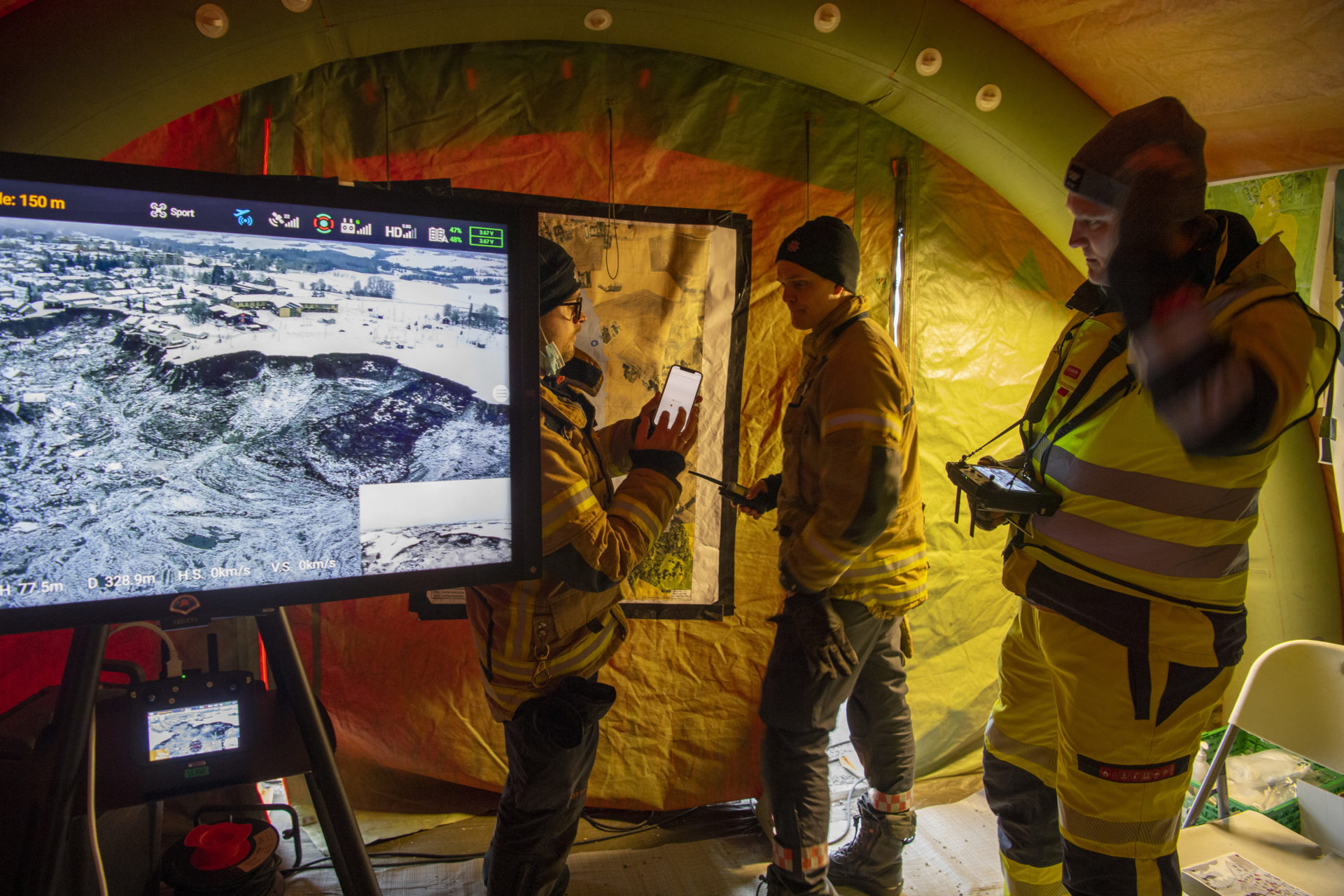 Drone team coordinating with rescue personnel in Gjerdrum